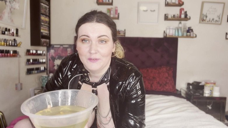 MissFFW: Bayan ffw işemek için patlıyor