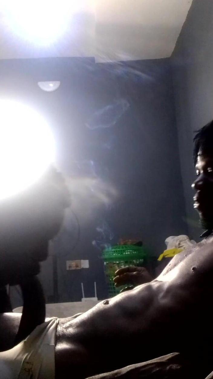 That's_black: 家のない少年には選択肢がない