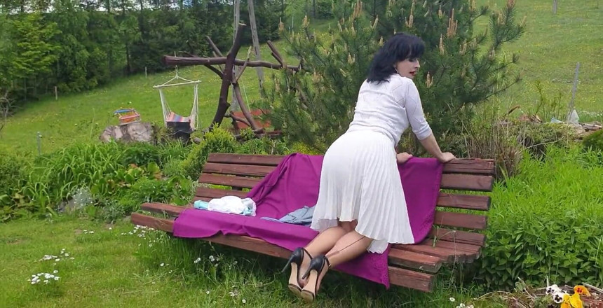 Wanilianna: Vintage Lady's Outdoor Kinky Lingerie and Masturbation Show - Including Seamed...