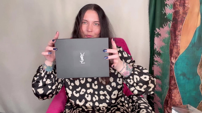 MissFFW: Miss ffw अपनी नई परफ्यूम दौड़ को अनबॉक्स करती है