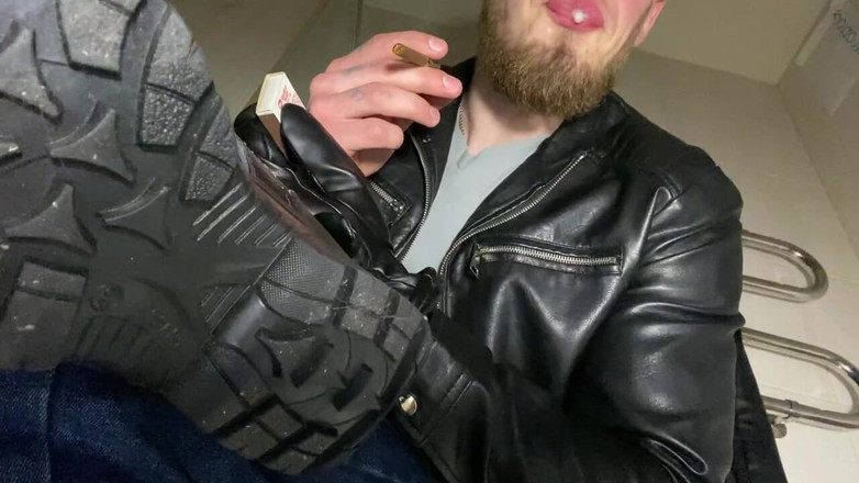 Hunky time: Chefe De Couro Fuma