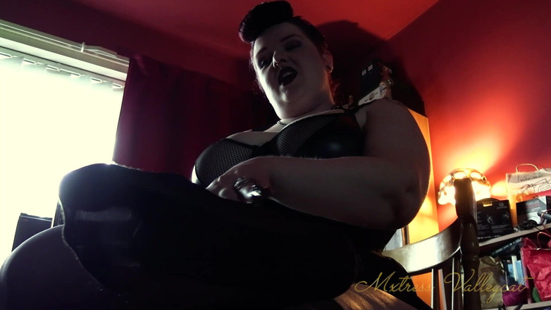 Mxtress Valleycat: Annusa se lo mena e spende per le mie calze