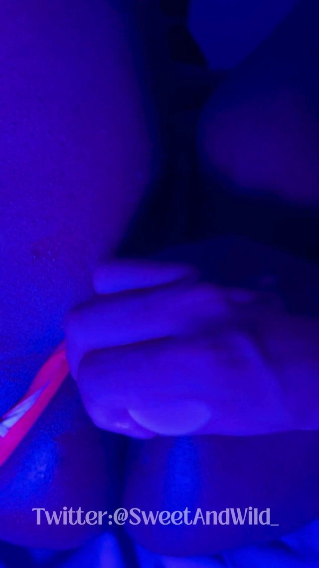 Ebony Goddess Leaking Neon Thong & Dildo Squirt (AfroLatinCouple) Ebony Goddess Leaking Neon Thong & Dildo Squirt (AfroLatinCouple)