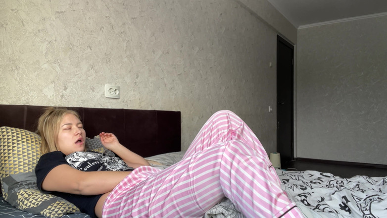 Stacy_via: My Stepmom Was Left Alone at Home and Cummed 2 Times