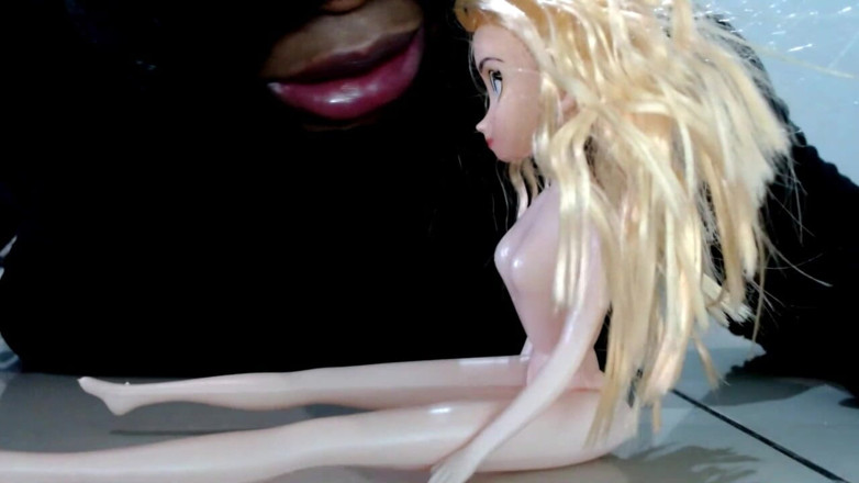 Maeling: Giantess Tiny Little Lesbian Romance - Pussy Licking One