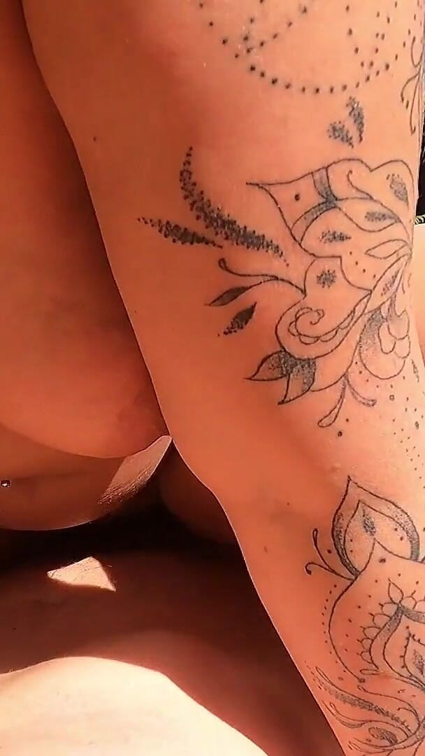 69KnkyKouple69: Cuplu pervers cu fundul mare soție goală sex în aer liber în...