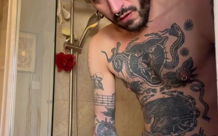 Stallion papi: 和我一起洗澡宝贝