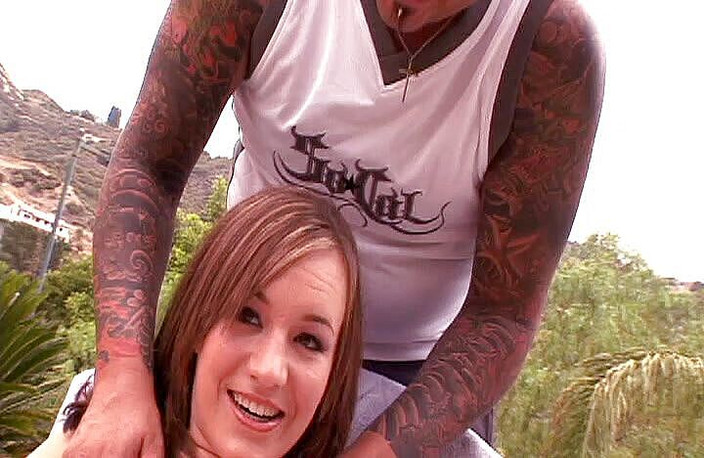 Cryptostudios: 苗条的青少年和新邻居得到欢迎操逼