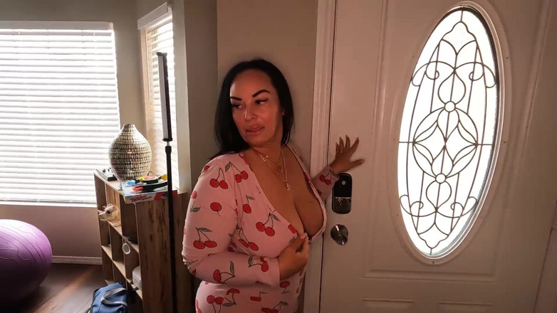 Iluv Shauna: My Sons Friend Has a MILF Fetish