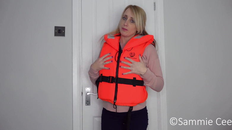 Sammie Cee: Ukázka záchranné vesty Marinepool