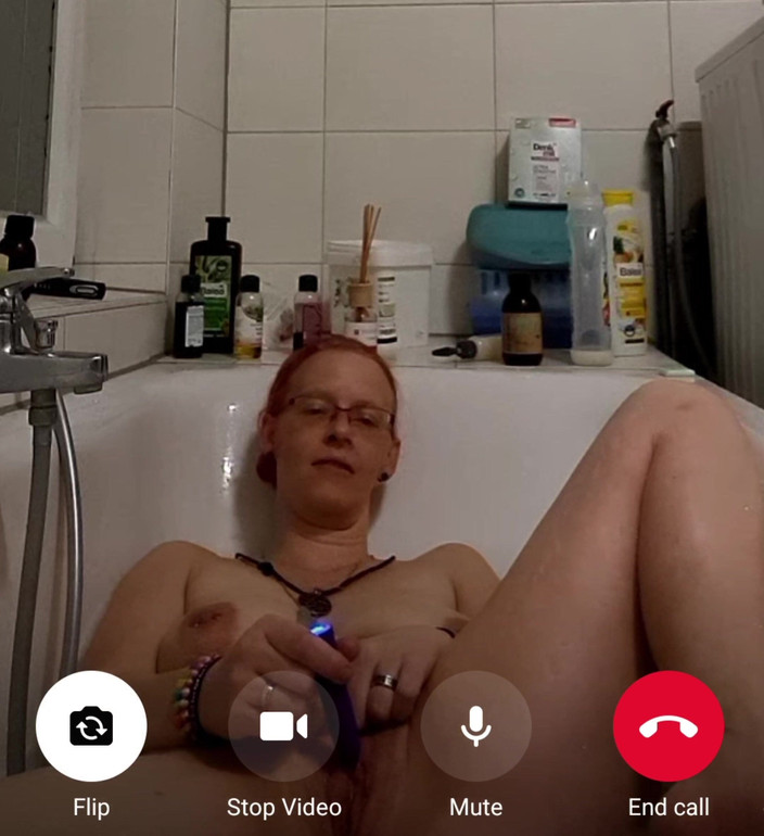 KittieNoOne: Melancap dalam tab mandi dengan Kittienoone pov