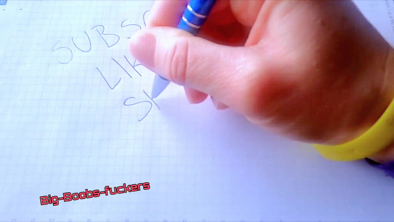 Big-Boobs-fuckers: Muzułmańska indyjska żona w hidżabie jedzie dildo, a następnie masturbuje się.