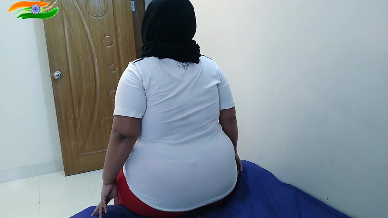 Aria Mia: インドネシアのイスラム教徒のセクシーな女性がファックのために家に連れて帰られました