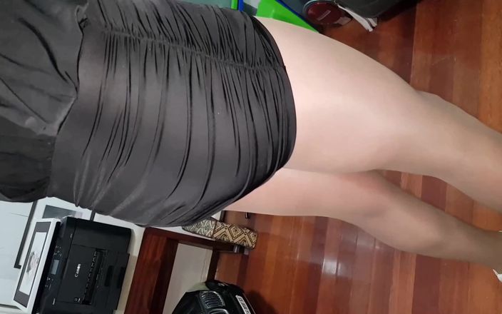 Dani Leg: Tan Pantyhose dan Tumit Seksi Dengan Air Pancutan Besar Dani...