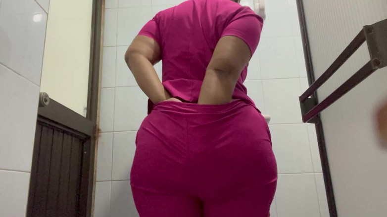 pampammedallo: Recorded in Bathrooms Pissing