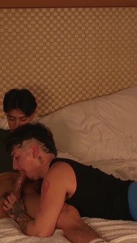2 cholos dotados follando a pelo anal hardcore chupando gran polla hungpapi