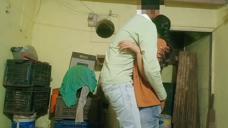 NikiRathod: 슬픈 얼굴로 펠라 비디오