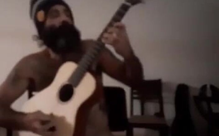 First2Go: Suona la chitarra