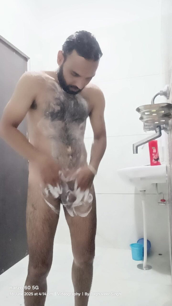 Rajasthani-old-lover: デシの若い少年がライブの友達とマスターベーションを楽しむ