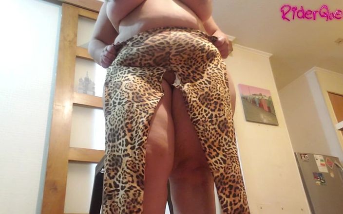 Riderqueen BBW Step Mom Latina Ebony: Ibu tiri sange ini lagi asik godain kontol besar sampai...