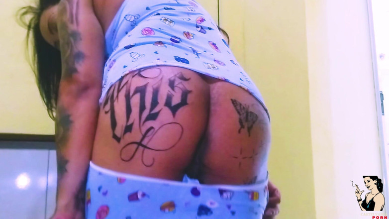 Beatriz De Jesus Silva: Paty Angel的纹身红发女郎在单人表演中达到很多高潮