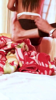 18 anni coppia non sposata fa sesso per la prima volta! Desi vivono insieme sesso