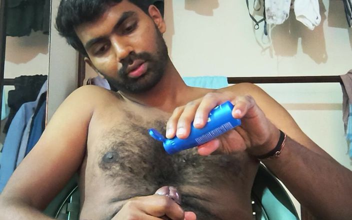 HornyHunk: Si masturba e mangia il mio sperma