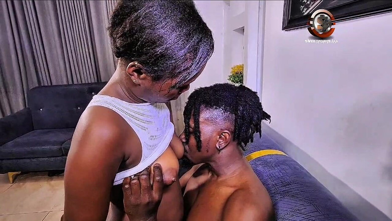 Tusweet9ja: सुंदर कमसिन मोटे लंड की सवारी कर रही है