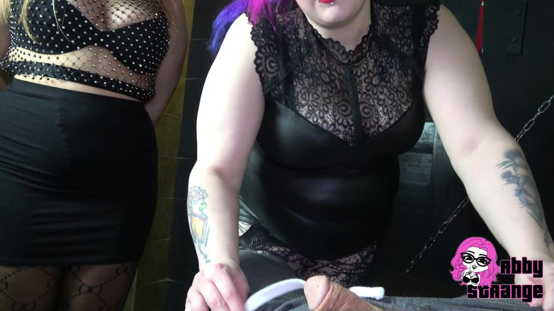 Abby Strange: 我们吹的时候你不能喷，你这个失败者！中欧国际