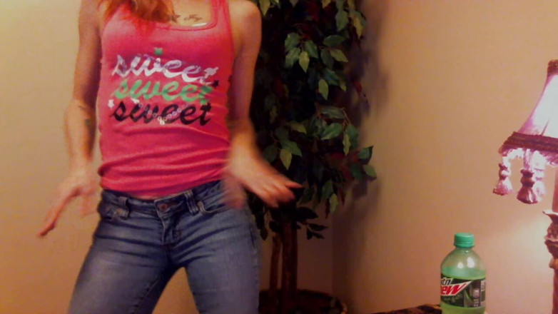 PetiteXrotic: Danza e bagnata