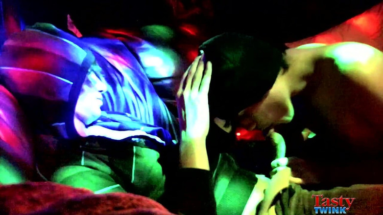 Tasty Twink: Tristan Hollister a Carlos