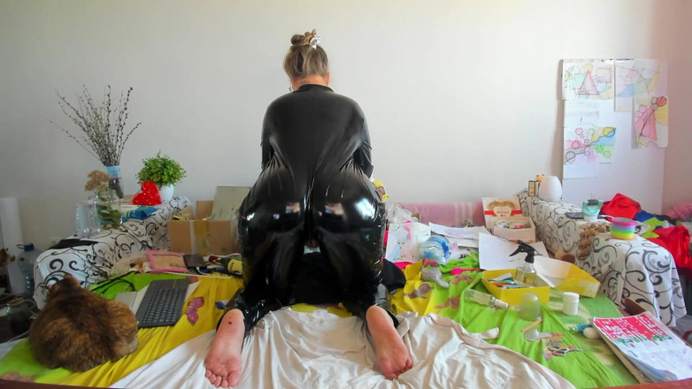 AnnaNotIdealAngel: Latexový Oblek Na Mě