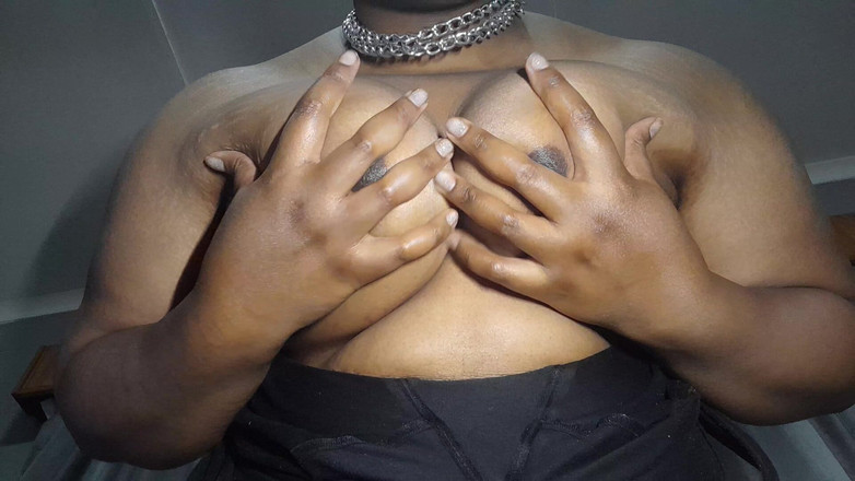 Eleasihle Esma: Geoliede transgender bbw speelt de hele nacht met zichzelf, deel 03