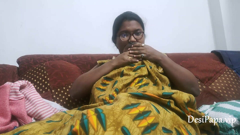 Indian college girls sex: Napalona Desi ciocia dostaje nago palcami jej mokrej indyjskiej cipki