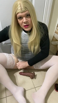Banci jalang seksi amatur Crossdresser transeksual saya stoking putih dan kasut tumit dengan dildo bercakap kotor memancut mani dan pancutan tangan