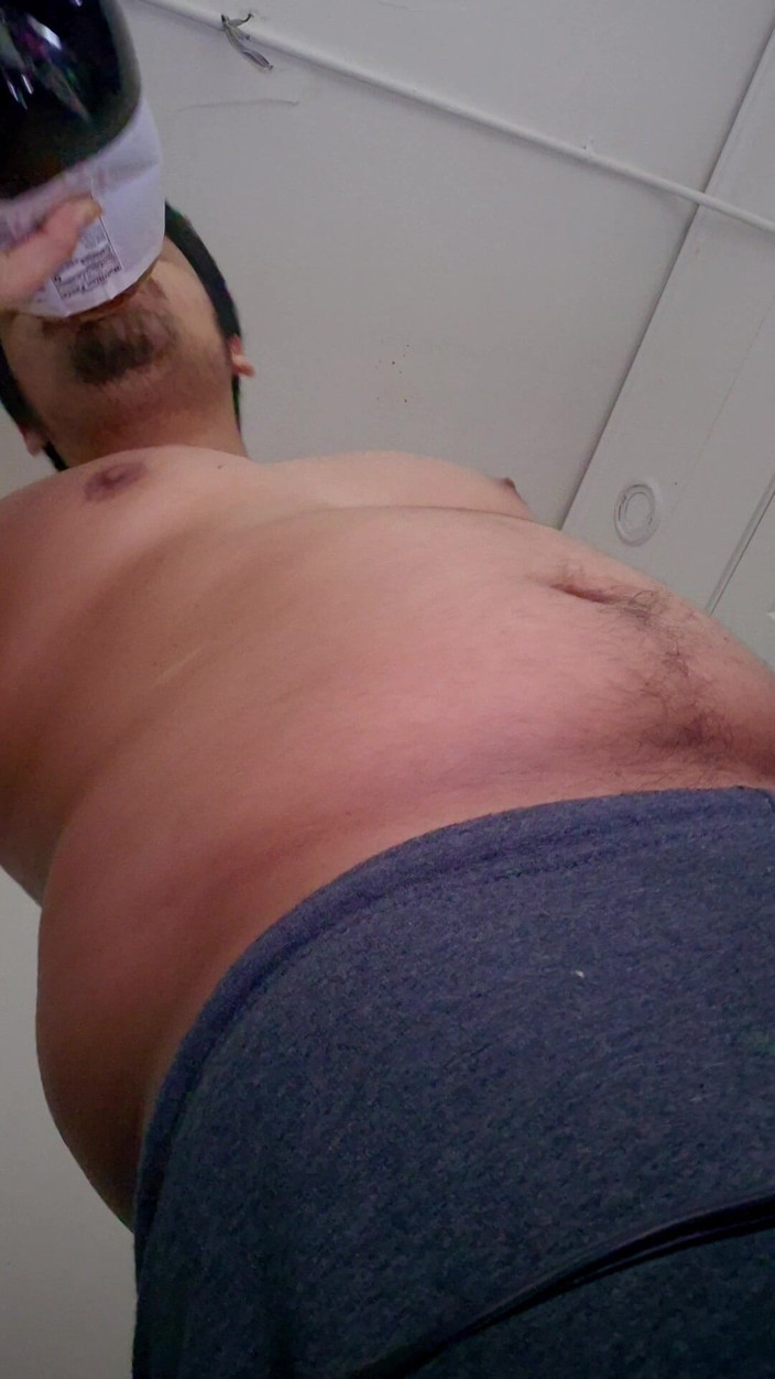 NakyJoss: Bezradny belching Ex Jock uwalnia brzuch gassy ball