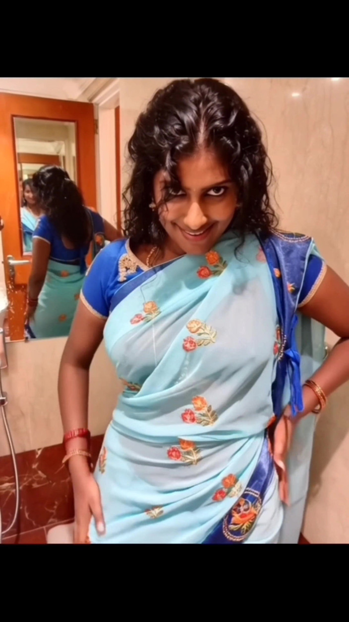 RenuRaj: Pertama kali renu si tante seksi yang super seksi lagi...