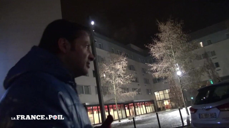 Papy Viewer: Горячую брюнетку с волосатой киской описали