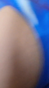 Taglio esteso della ragazza trans samus cosplay usa un plug anale per scopare il suo grasso culo sissy femminile