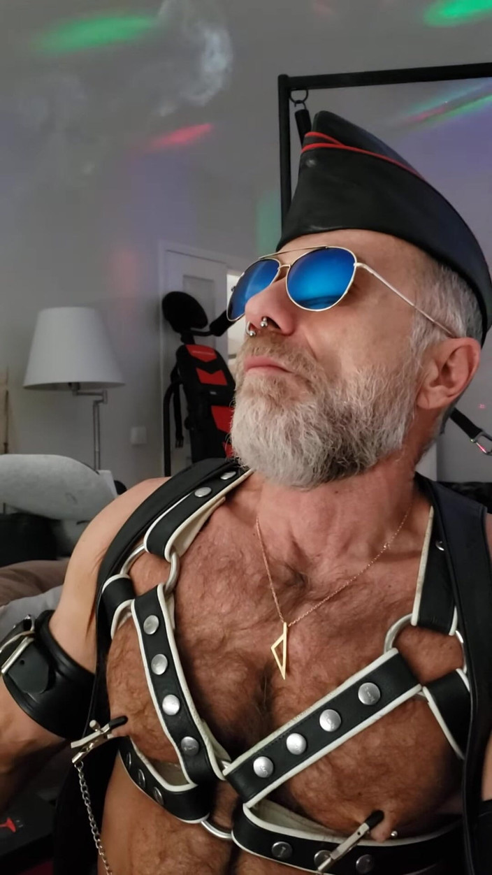MusclesCigarsFFPig: Papai acendendo seu gar
