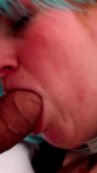 Napalona milf w Blue Wig Hardcore fucked jęczy jak szalona