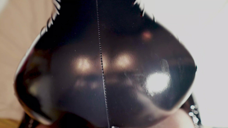 Jay_kate: 穿着乳胶的业余红发熟女后入式性交，乳胶上射精大量 - 第一人称视角