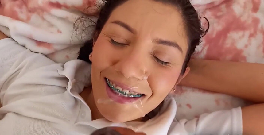 Alex Garcia Porn: Öğretmen öğrencisini sikişmeye ikna ediyor ve kendini frene sokuyor! İş arkadaşı öğretmeninin yarağını...