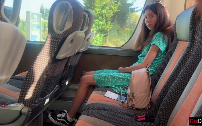 Dis Diger: Bláznivý muž vytáhne ptáka ve veřejném autobuse - ale dívka neztratí...