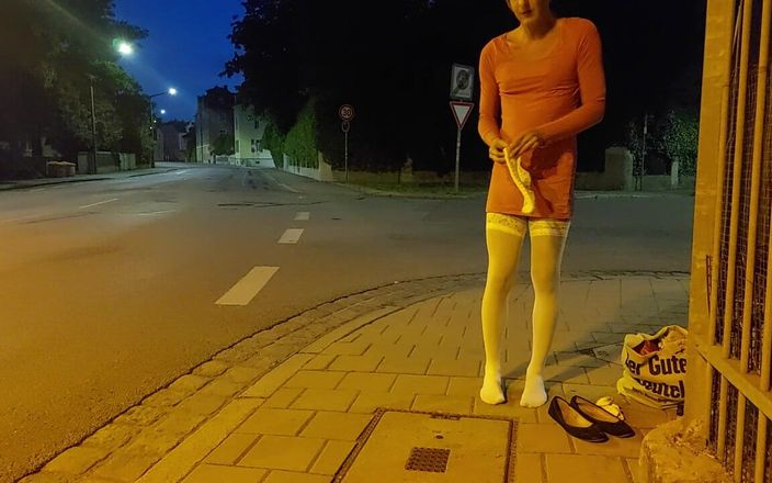 sweetfeet29: Sissy muốn được cought trong thành phố