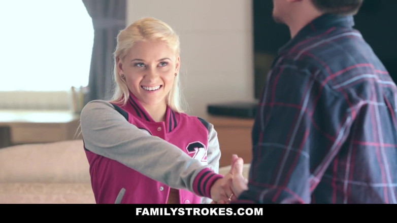 Family Strokes: Tiener stiefdochter Marsha May en haar stiefvader spelen stripbad