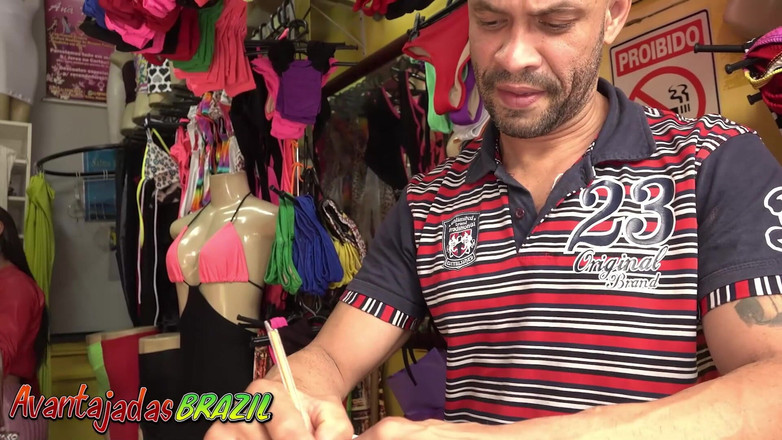 Avantajadas Brazil: 판매자는 아름다운 재능 있는 Transex와 섹스를 했습니다.