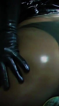 Venerarea curului în latex