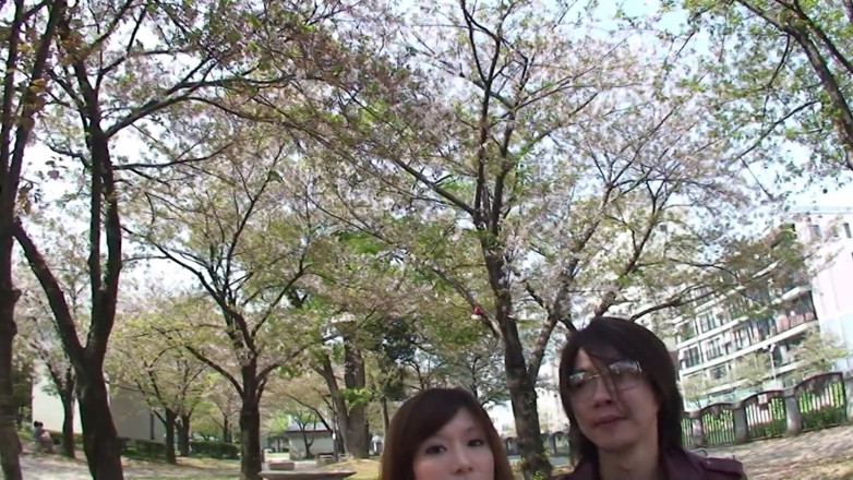 Asian X: Japonský manžel sleduje manželčinu chlupatou kundičku ošukanou jiným mužem - creampie...