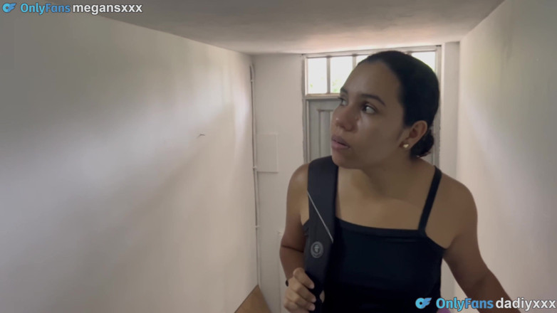 MeGanSxx: Espió a Mi Tía Que Se Esta Bañando